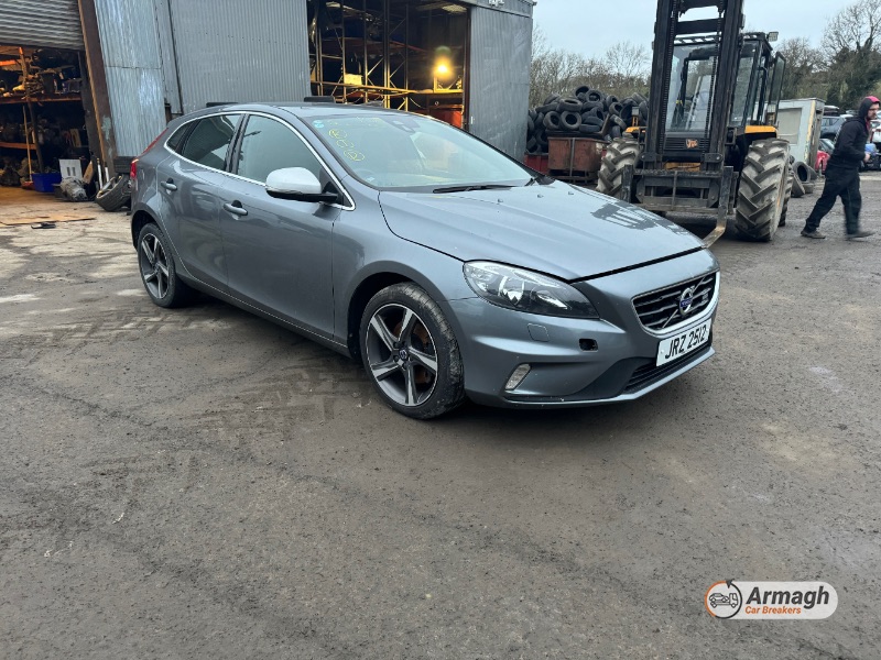 2015 VOLVO V40 R-DESIGN T2 for breaking