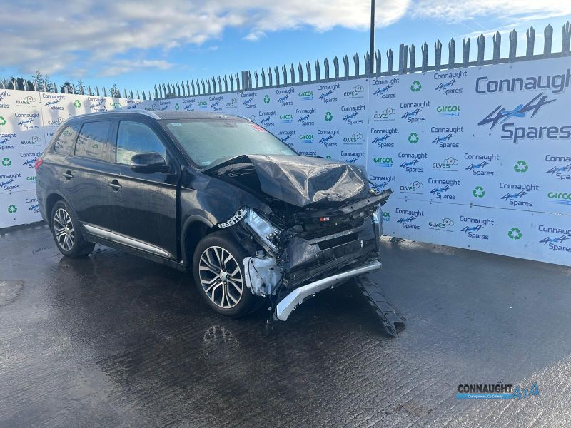 2016 MITSUBISHI OUTLANDER 16MY 4WD 6 6MT 7S 4DR for breaking