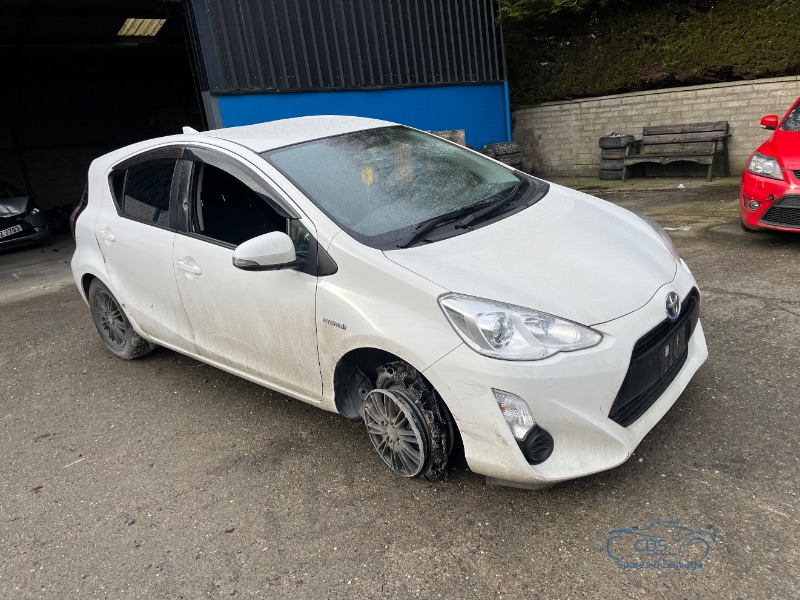 2016 TOYOTA AQUA 1.5 DAA-NHP10 5DR AUTO for breaking