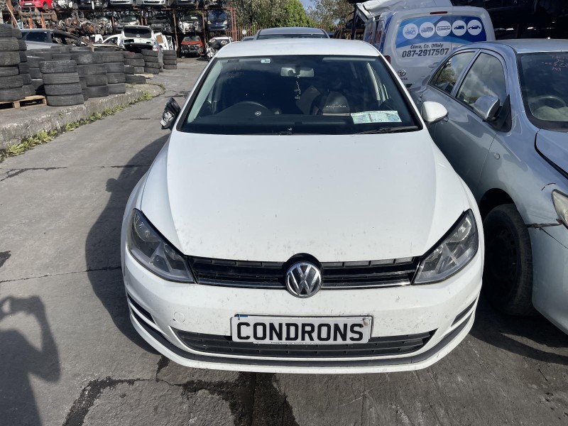 2016 VOLKSWAGEN GOLF 1.6 TDI S BLUEMOTION 110PS 5DR for breaking