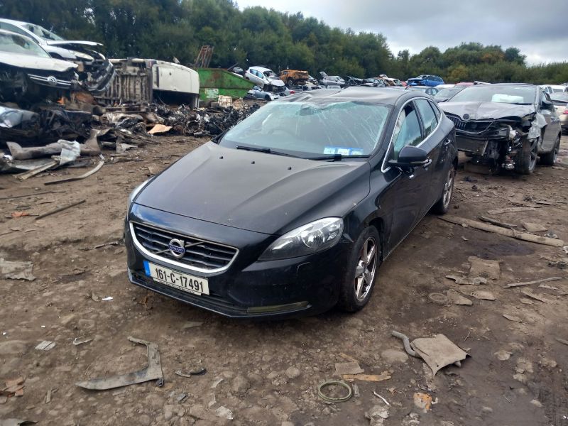 2016 VOLVO V40 2.0 TD D3 150 SE NAV AUTO 5DR 150BHP A 40 SERIES for breaking