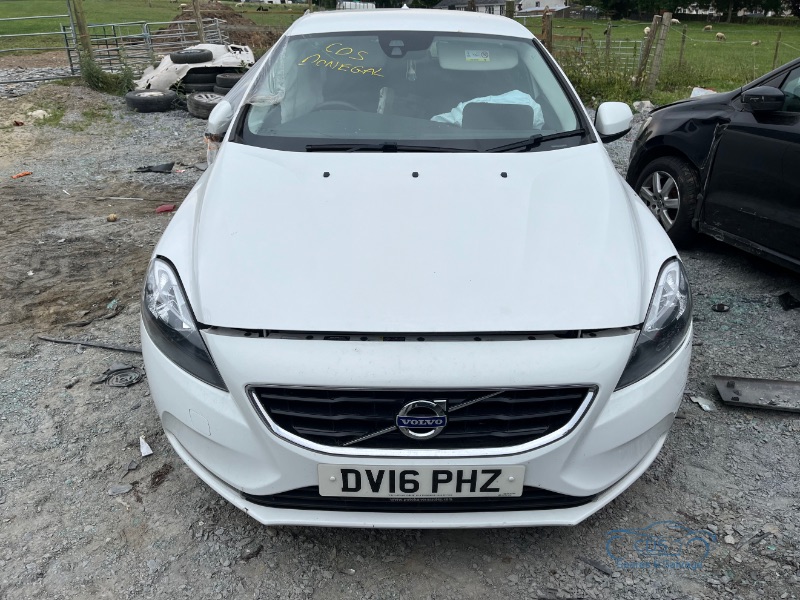 2016 VOLVO V40 ES D2 for breaking