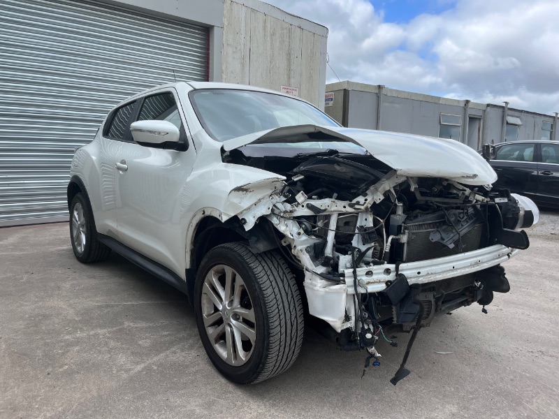 2017 NISSAN JUKE 1.6 SV PREMIUM CVT 4DR AUTO for breaking