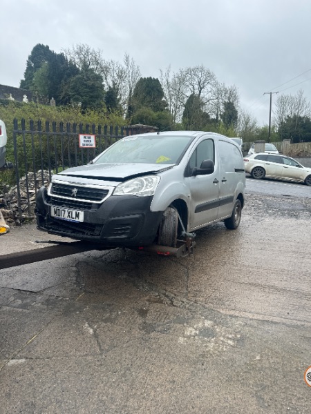 2017 PEUGEOT PARTNER SE L1 BLUE HDI for breaking