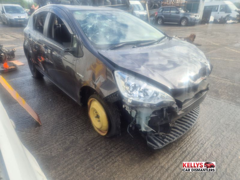 2017 TOYOTA AQUA for breaking