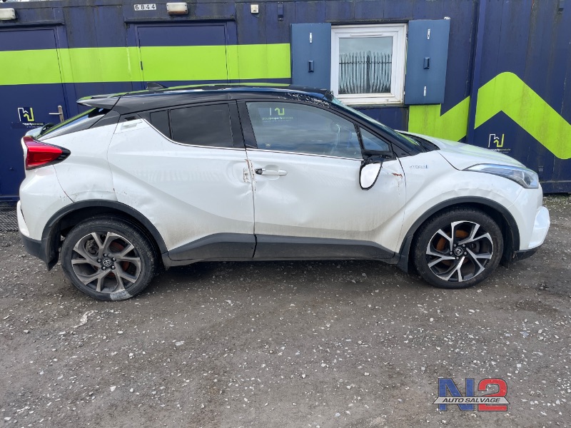 2017 TOYOTA C-HR HYBRID LUNA SPORT 4DR AUTO for breaking