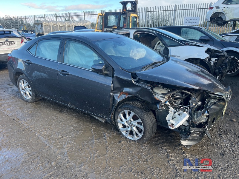 2017 TOYOTA COROLLA 1.6 LUNA M/D 4DR AUTO for breaking