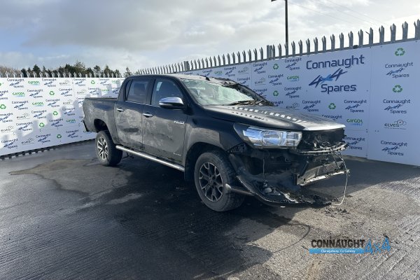 2017 TOYOTA HILUX 2.4 D-4D ACTIVE D/C 4WD 1 148BHP DC 148HP 4DR for breaking