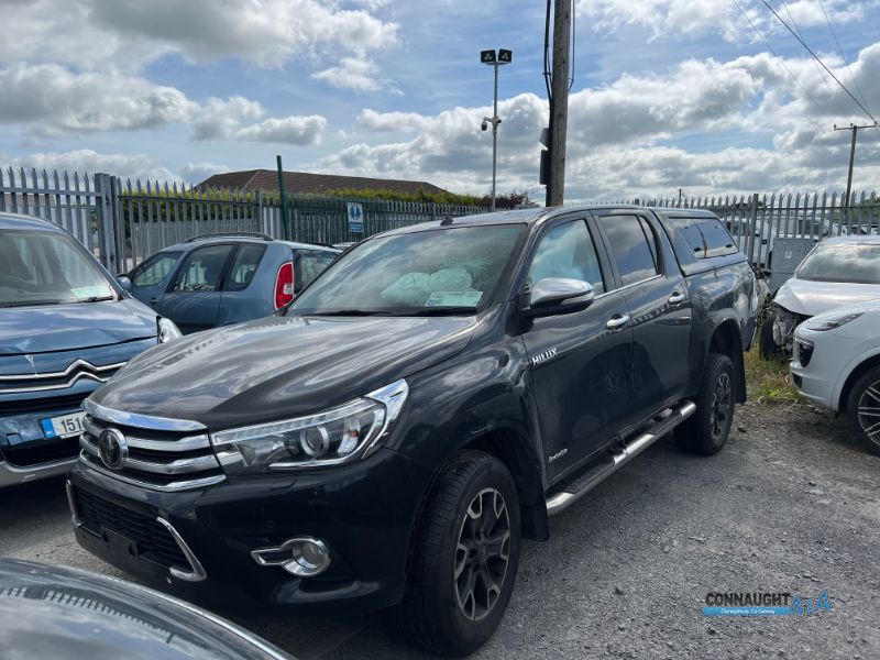 2017 TOYOTA HILUX 2.4 D-4D INVINICBLE X D/C 148BH INVINIC 148HP 4DR A for breaking