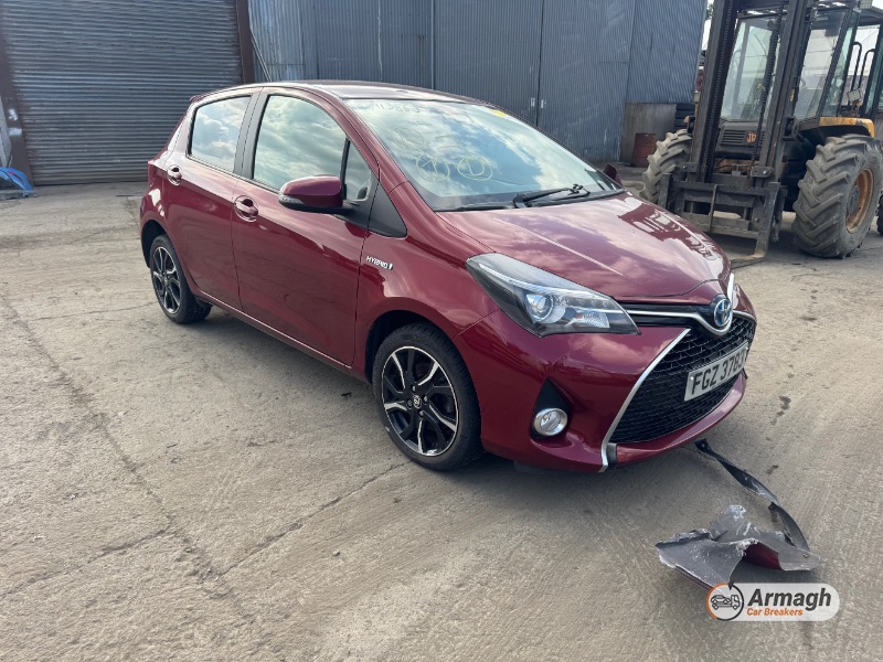 2017 TOYOTA YARIS DSGN TSS HYBRD VVT-I CVT for breaking