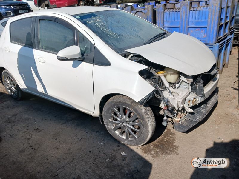 2017 TOYOTA YARIS ICON D-4D for breaking
