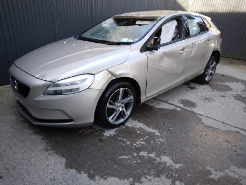 2017 VOLVO V40 D2 for breaking