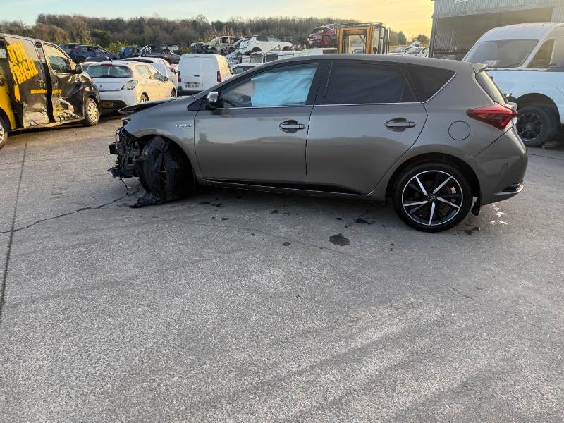 2018 TOYOTA AURIS DESIGN HEV VVT-I CVT for breaking