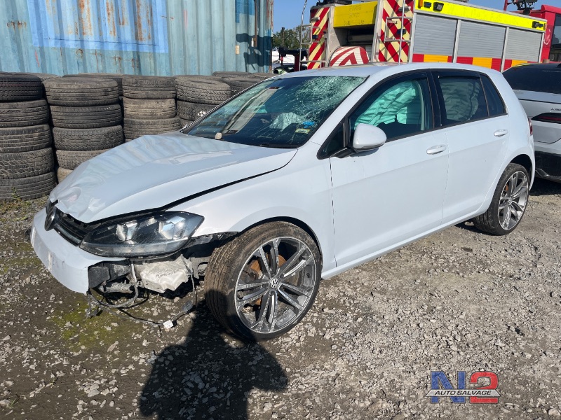 2018 VOLKSWAGEN GOLF 1.6 TDI SE BLUEMOTION 115PS 5DR for breaking