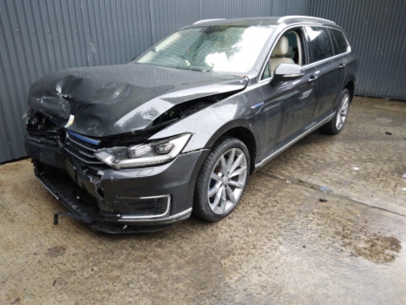 2018 VOLKSWAGEN PASSAT 1.4 TSI for breaking