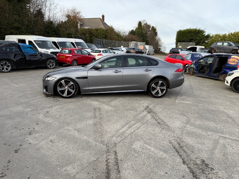 2020 JAGUAR XF CHEQUERED FLAG D AUTO for breaking