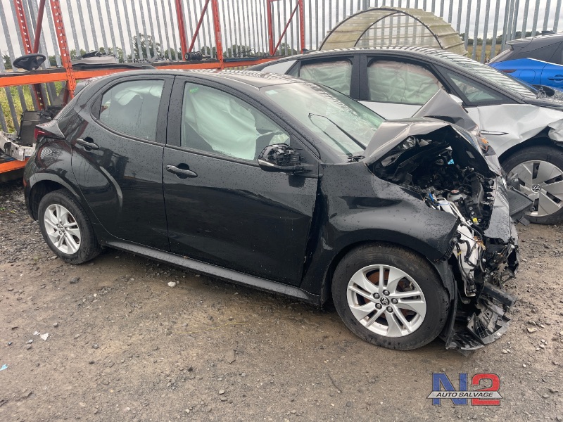 2022 TOYOTA YARIS HYBRID LUNA AUTO 4DR for breaking