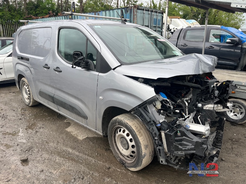 2023 OPEL COMBO KOMFORT L2H1 100PS D-6SP 4DR for breaking