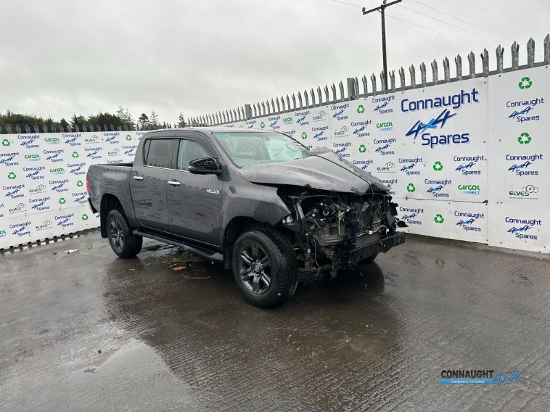 2024 TOYOTA HILUX 2.8 SR5 D/CAB AUTO for breaking