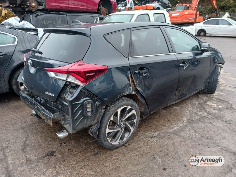 2016 TOYOTA AURIS DESIGN D-4D for breaking