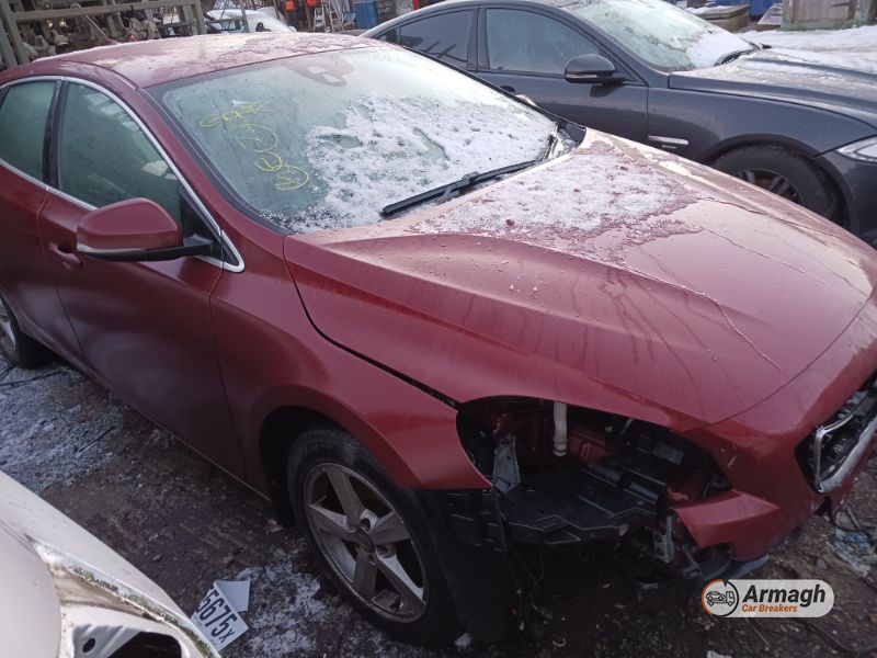 2013 VOLVO V40 SE D2 for breaking
